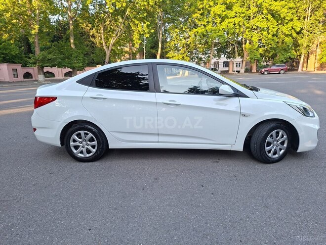 Hyundai Accent-2