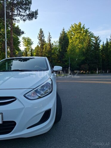 Hyundai Accent-5