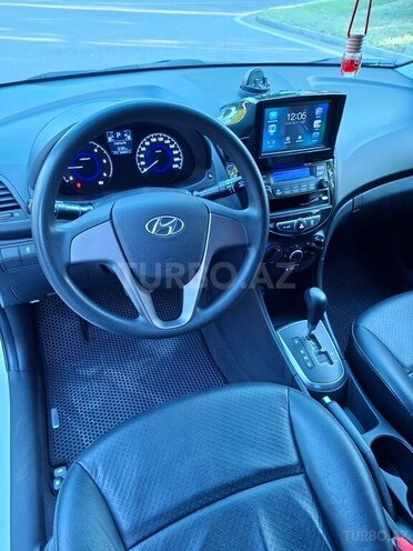 Hyundai Accent-9