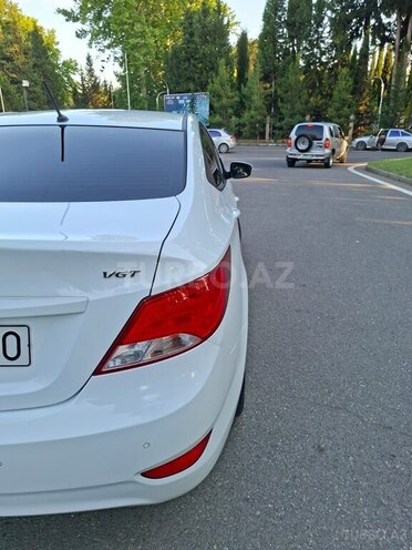 Hyundai Accent-7