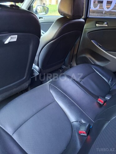 Hyundai Accent-10