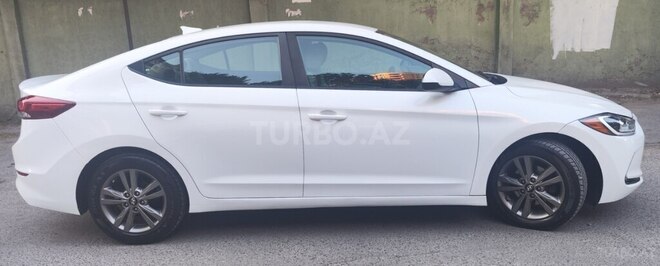 Hyundai Elantra-5