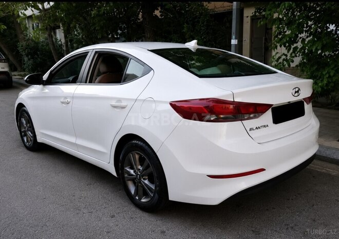 Hyundai Elantra-4