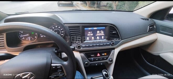 Hyundai Elantra-7