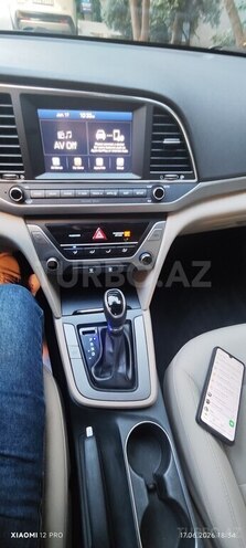 Hyundai Elantra-6