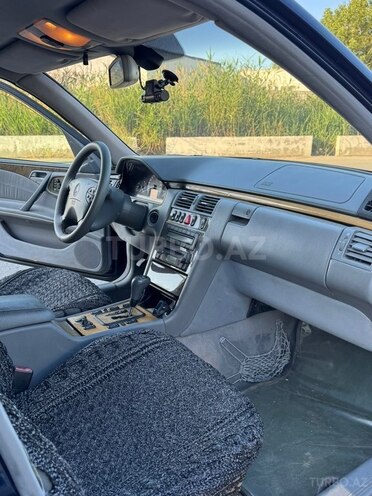 Mercedes E 240-8