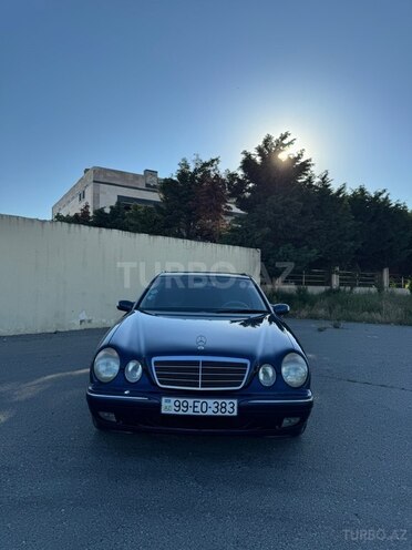 Mercedes E 240-1
