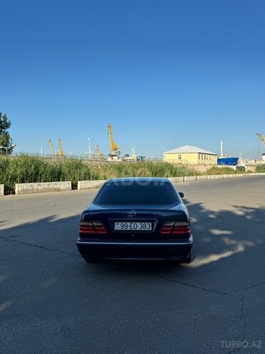 Mercedes E 240-5