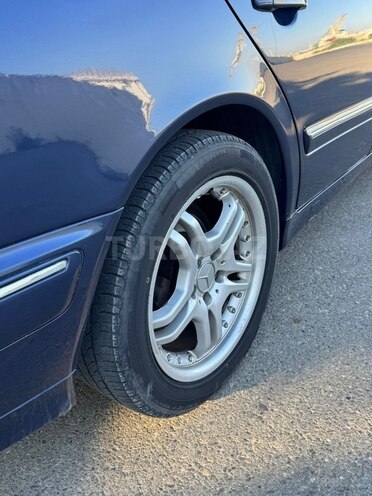 Mercedes E 240-10