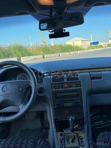Mercedes E 240-9