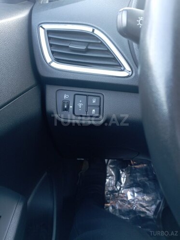 Hyundai Accent-7