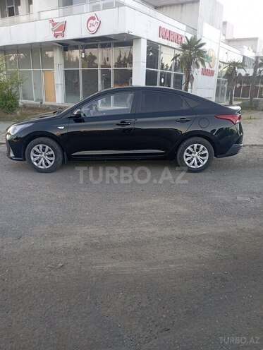 Hyundai Accent-5