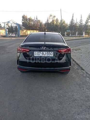 Hyundai Accent-9