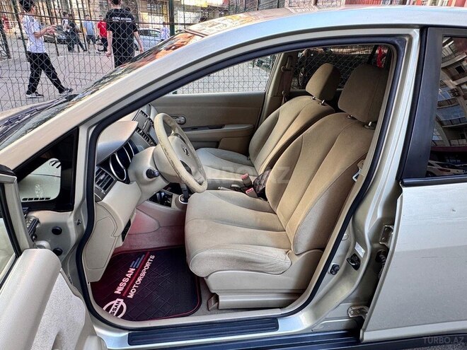 Nissan Tiida-7