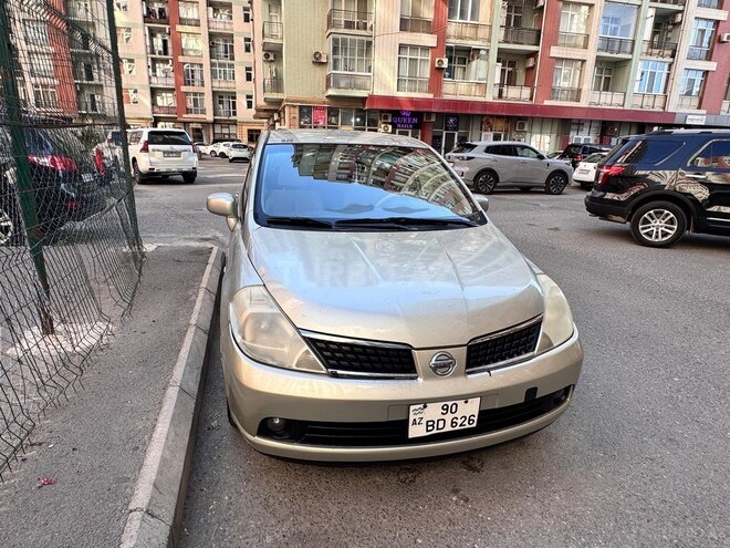 Nissan Tiida-1