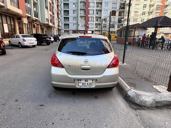 Nissan Tiida-2