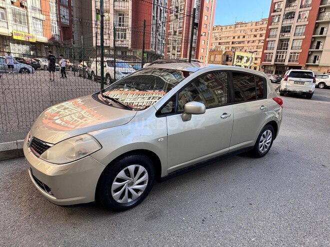Nissan Tiida-5