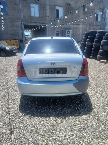 Hyundai Accent-2