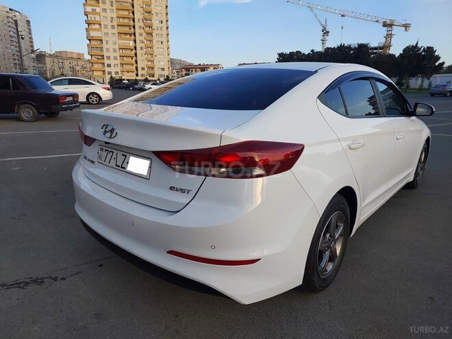 Hyundai Elantra-3