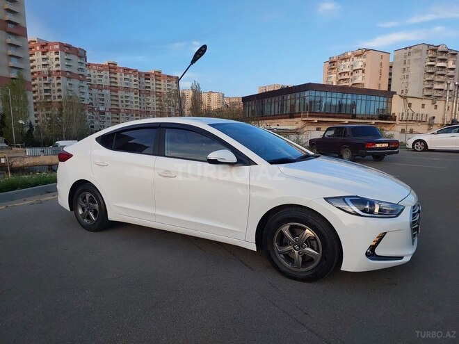 Hyundai Elantra-4