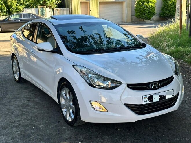 Hyundai Elantra-1
