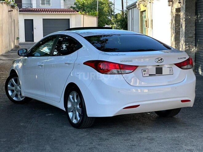Hyundai Elantra-3