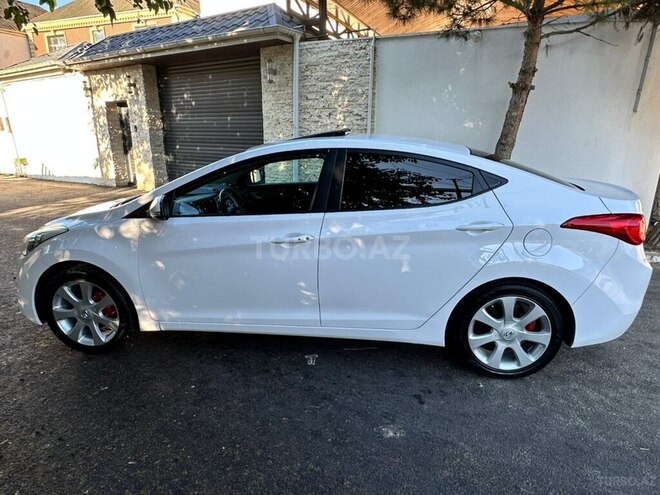 Hyundai Elantra-8