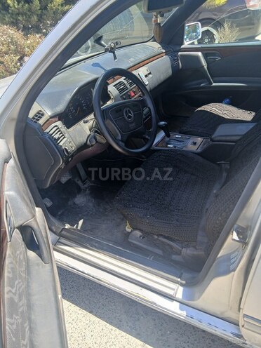 Mercedes E 300-5