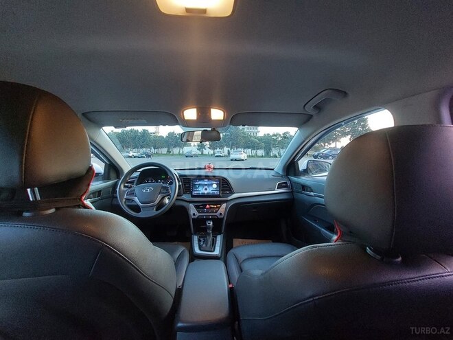 Hyundai Elantra-6