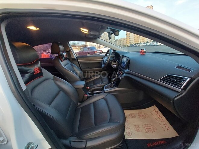 Hyundai Elantra-10