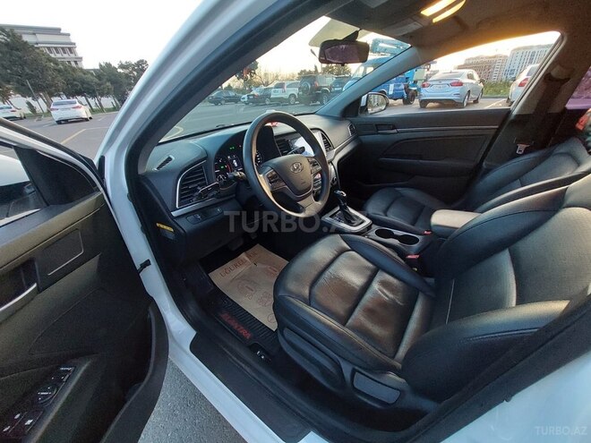 Hyundai Elantra-9