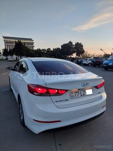 Hyundai Elantra-14