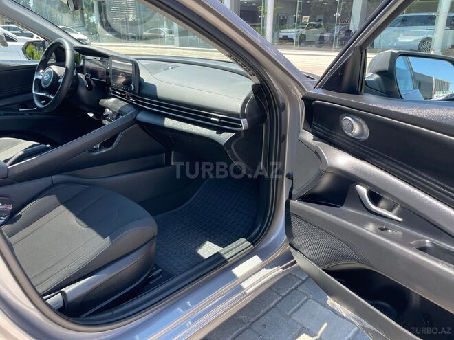 Hyundai Elantra-6