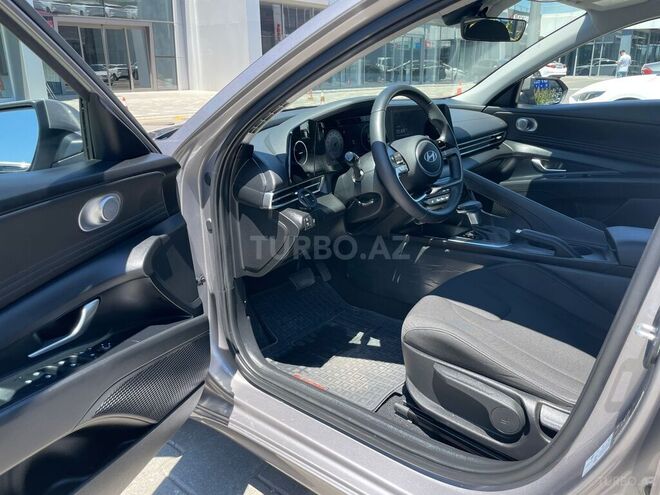 Hyundai Elantra-9