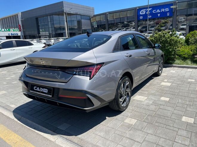 Hyundai Elantra-11