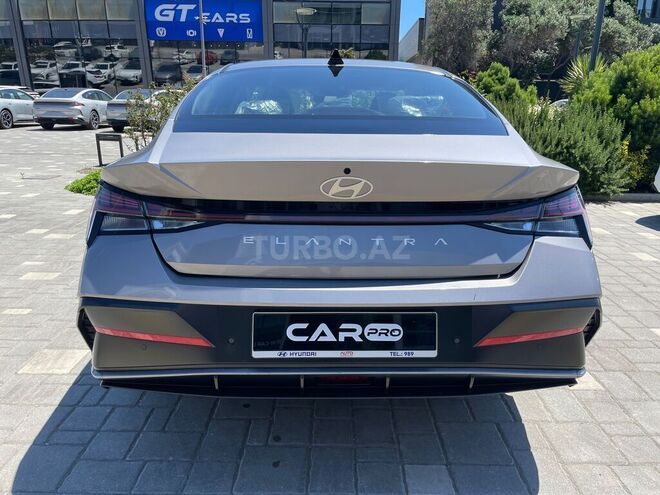 Hyundai Elantra-12