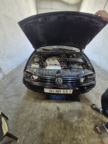 Volkswagen Golf-1