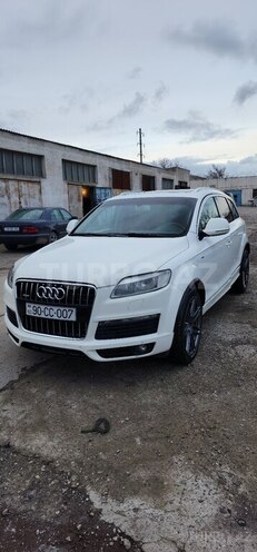 Audi Q7-1