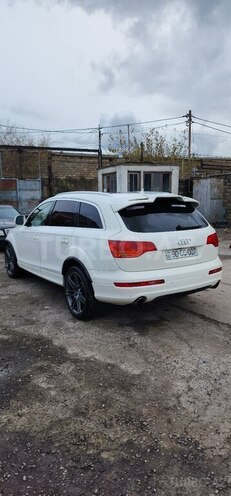 Audi Q7-4