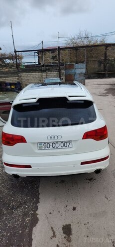 Audi Q7-5