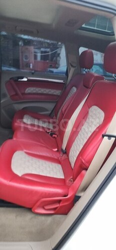 Audi Q7-7