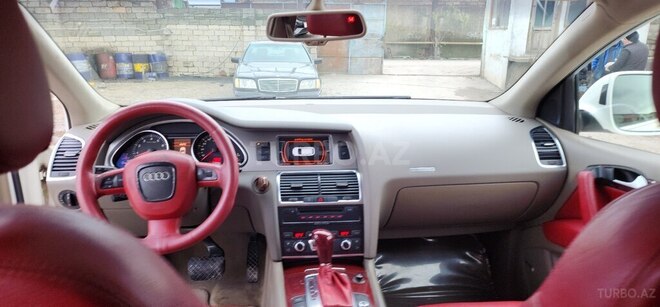 Audi Q7-6
