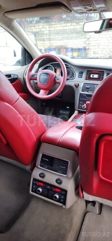 Audi Q7-12