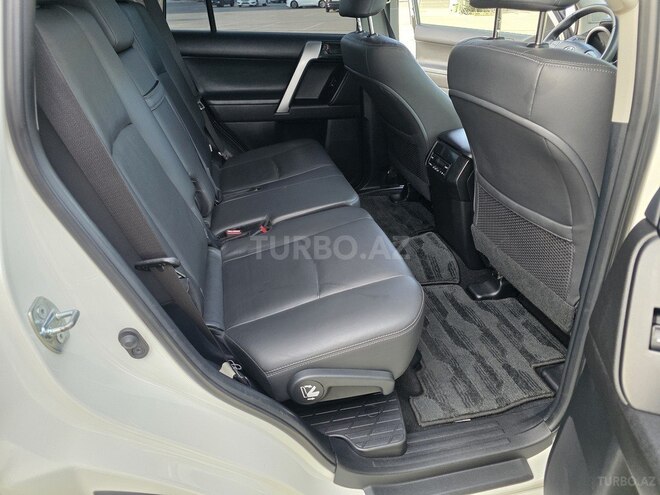 Toyota Land Cruiser Prado-12