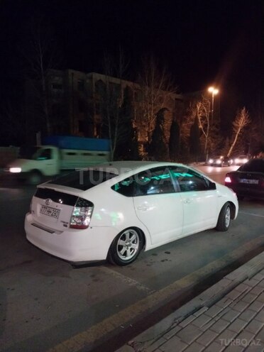 Toyota Prius-12