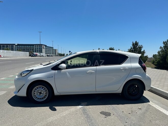 Toyota Aqua-5