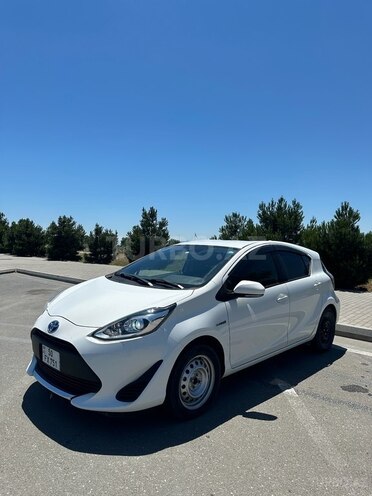 Toyota Aqua-3
