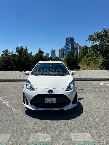 Toyota Aqua-2