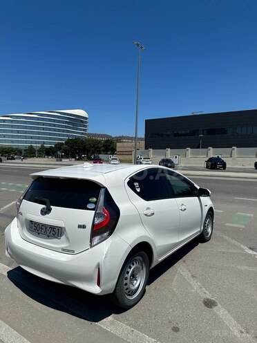 Toyota Aqua-7