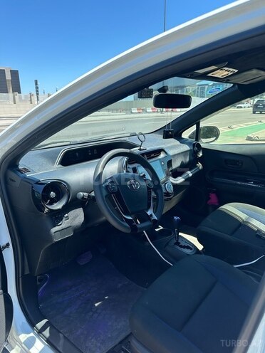 Toyota Aqua-14